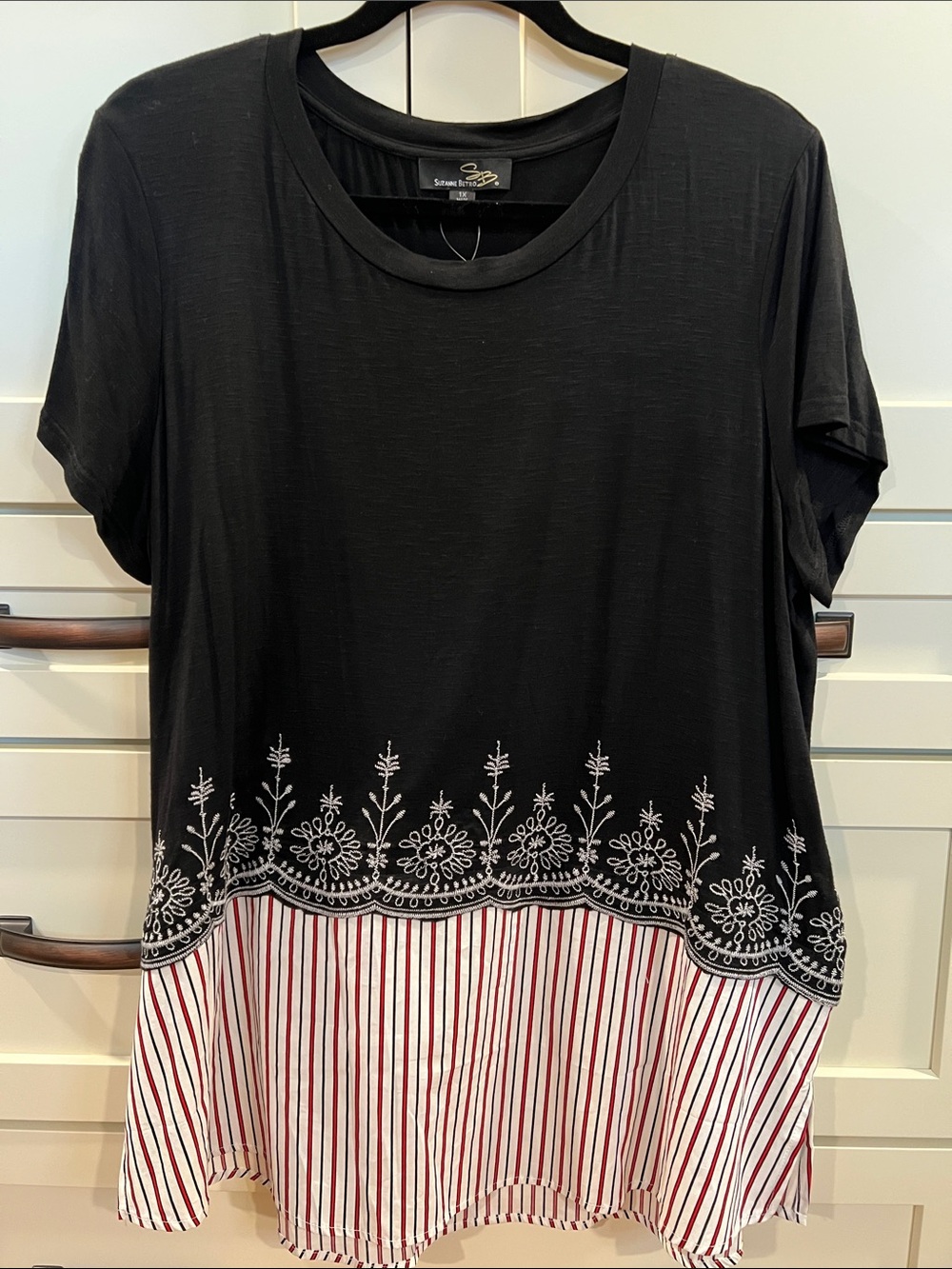 NWT Suzanne Betro Black Tunic w/White Embroidered Hem & Red-Striped Panel Sz 1X